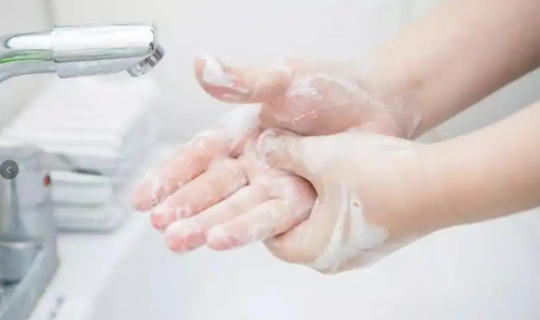 Does hand sanitizer contain alcohol? How long should I use hand sanitizer?